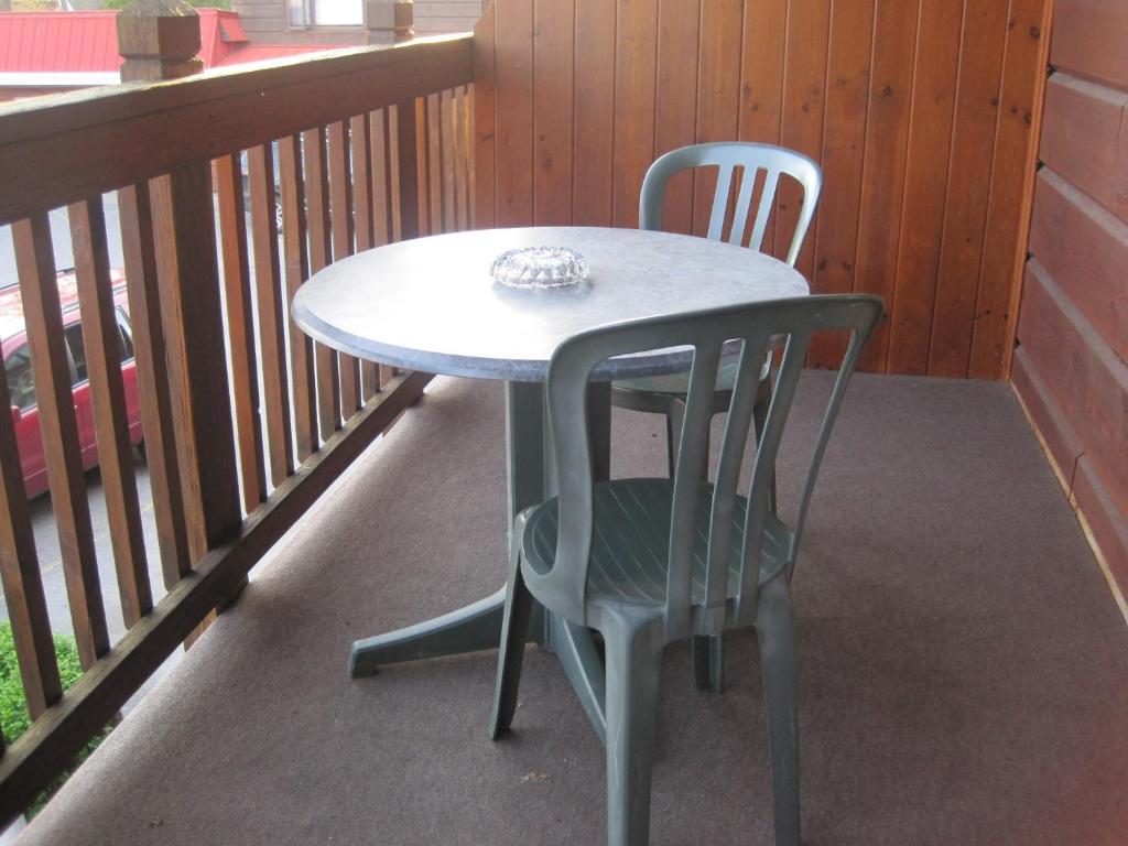 Sunset Inn North Bay Room photo